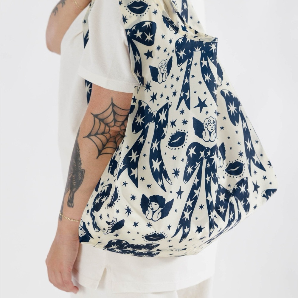 NWT BAGGU baby cherub print reusable